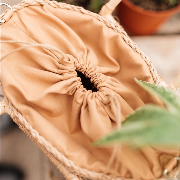 Diamond Weave Straw Bag - Picture 5 of 10